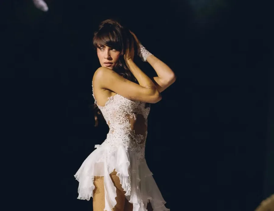 Aitana en el escenario durante su gira por México con seis fechas agotadas y primera presentación en Monterrey
