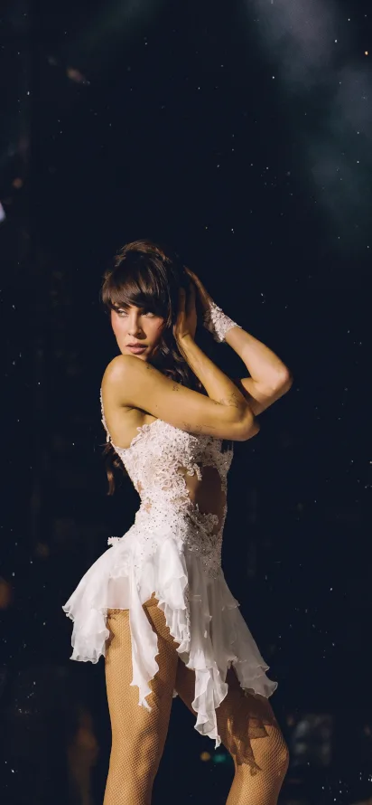 Aitana en el escenario durante su gira por México con seis fechas agotadas y primera presentación en Monterrey
